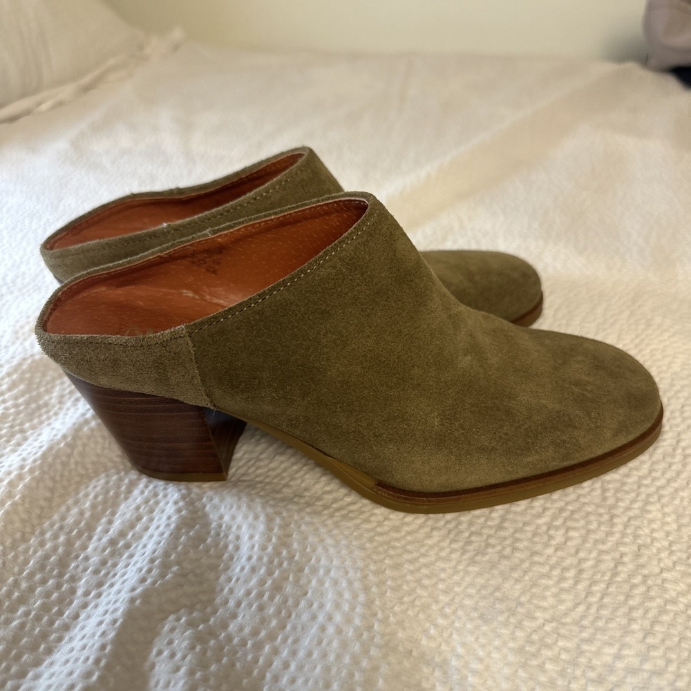NWOB Size 36 Size 6.5 USA Natalia Blanco Olive Green Suede Stocked Heel Mule